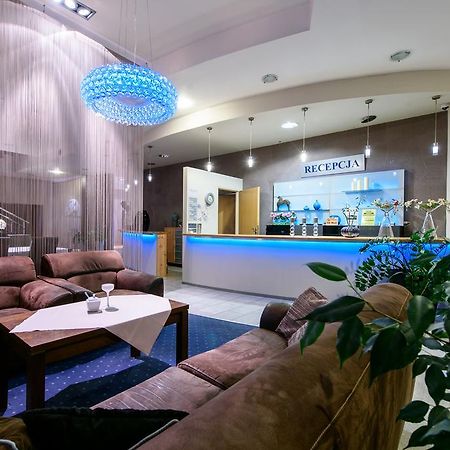 Hotel Nowy Dwor Trzebnica Esterno foto