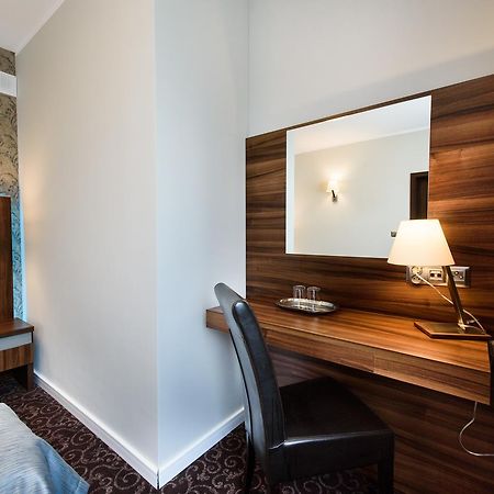 Hotel Nowy Dwor Trzebnica Esterno foto