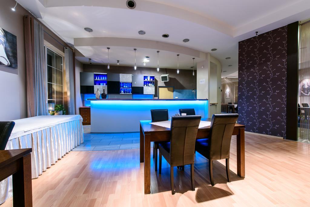 Hotel Nowy Dwor Trzebnica Esterno foto