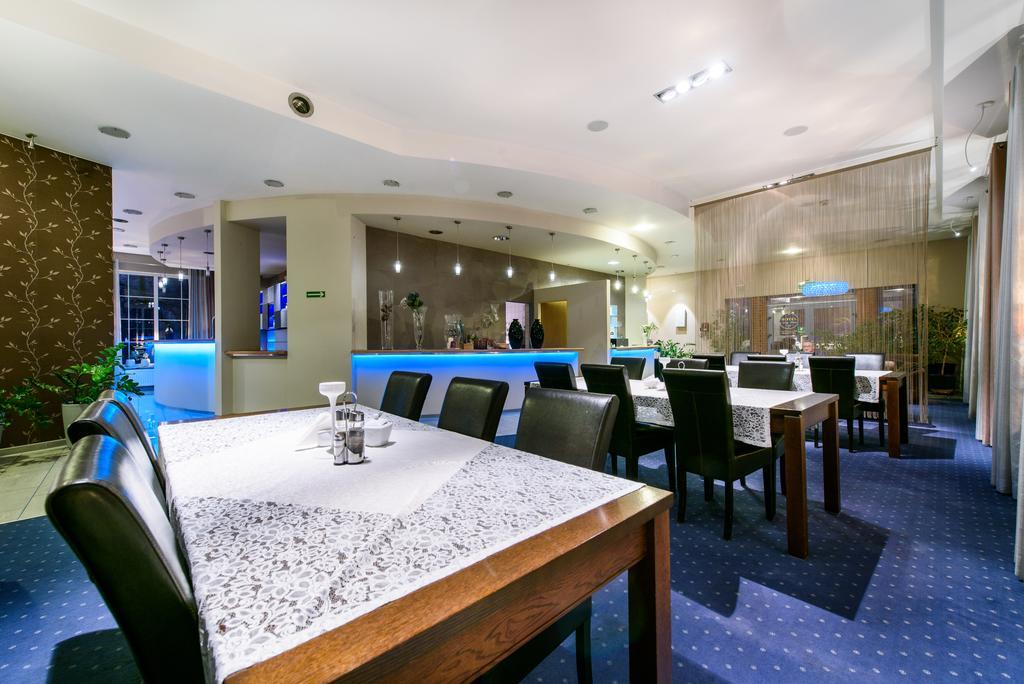 Hotel Nowy Dwor Trzebnica Esterno foto