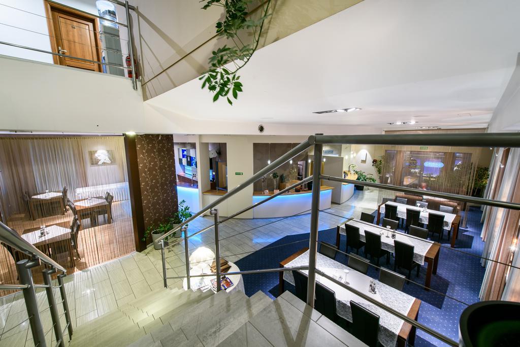 Hotel Nowy Dwor Trzebnica Esterno foto