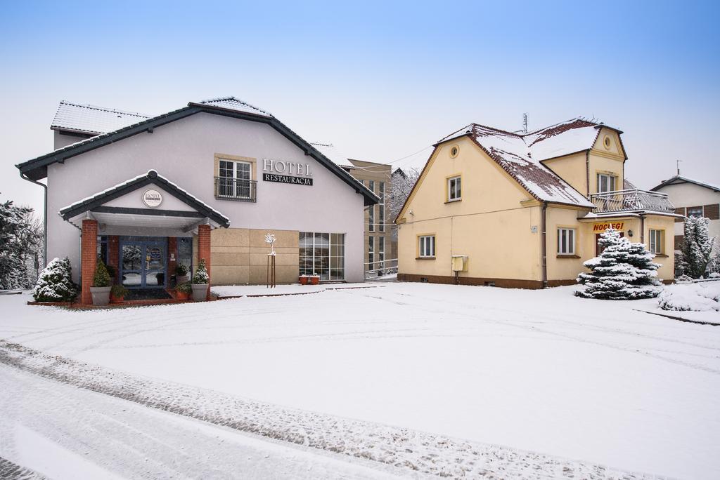 Hotel Nowy Dwor Trzebnica Esterno foto