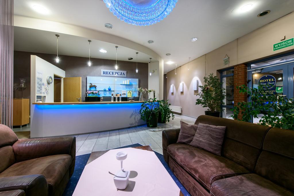 Hotel Nowy Dwor Trzebnica Esterno foto