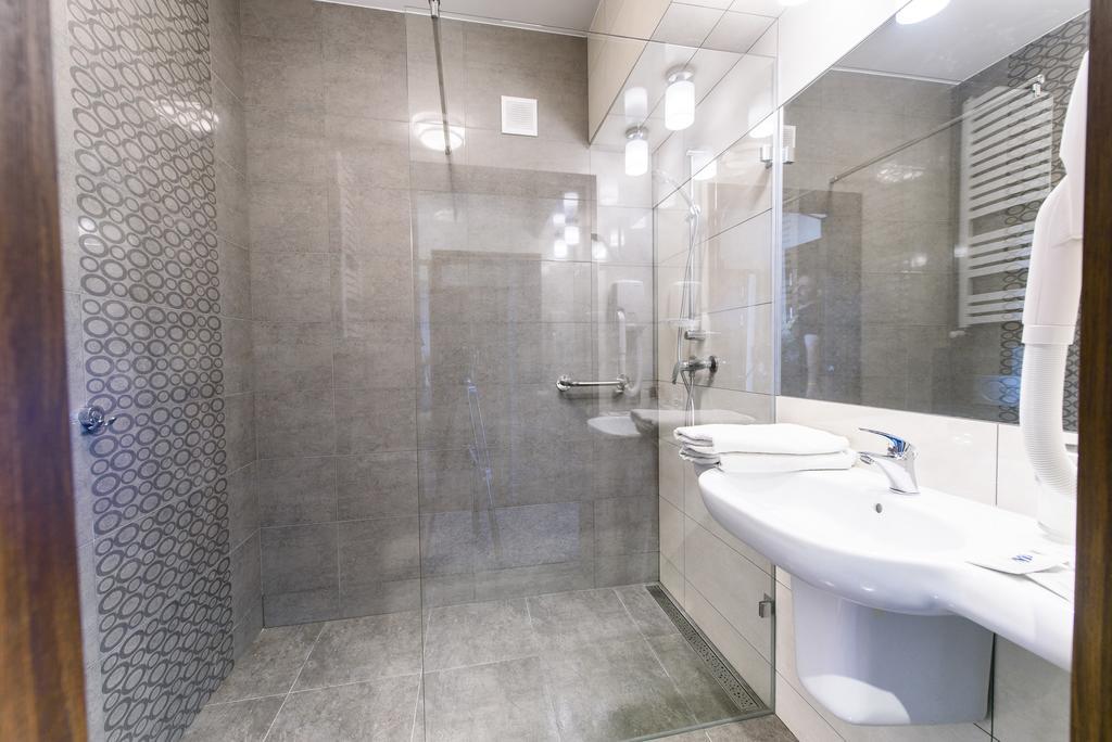 Hotel Nowy Dwor Trzebnica Esterno foto
