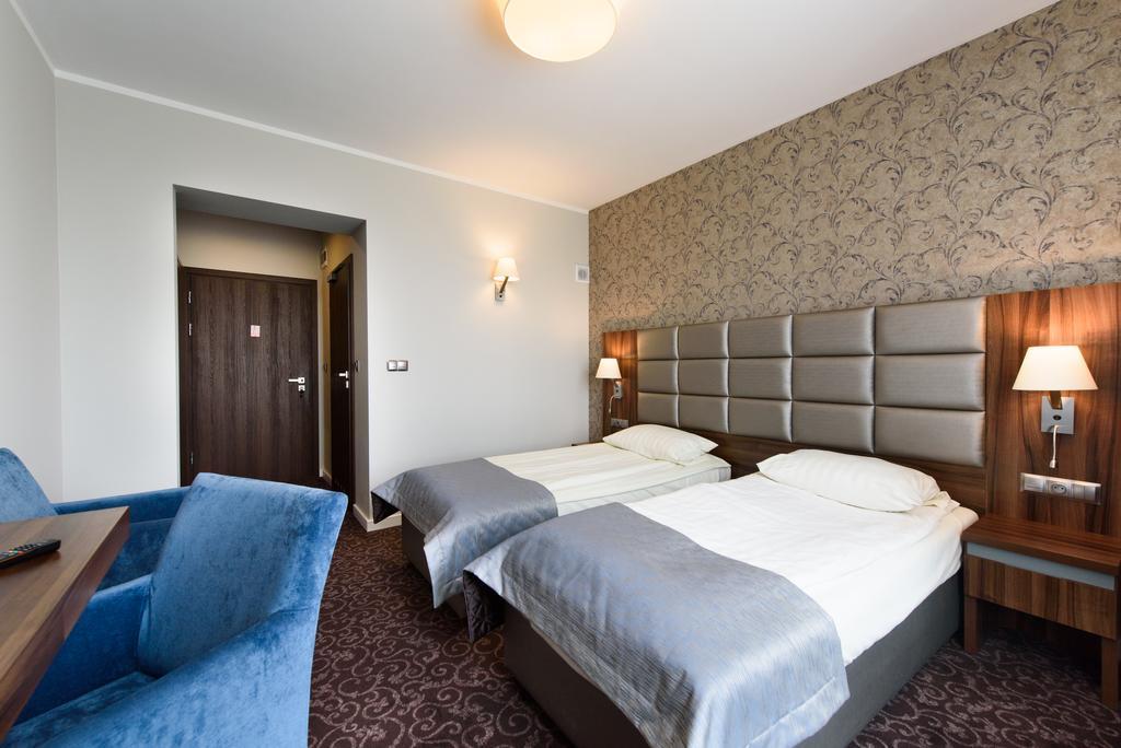 Hotel Nowy Dwor Trzebnica Esterno foto