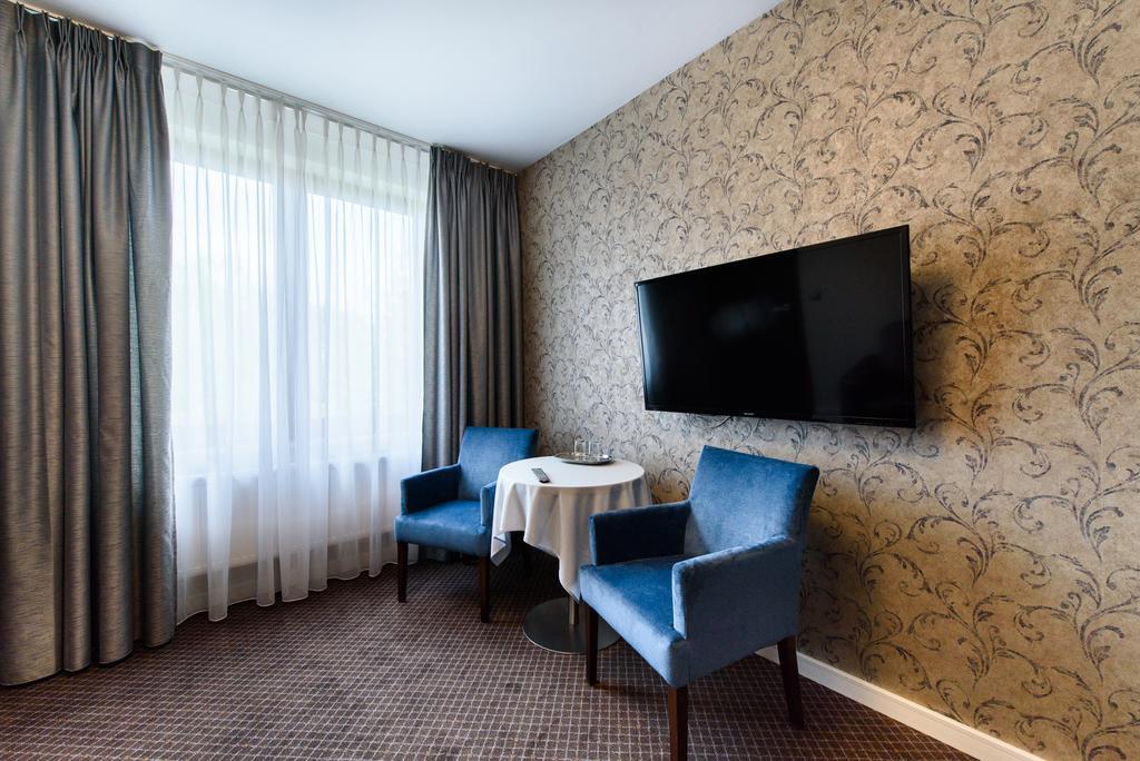 Hotel Nowy Dwor Trzebnica Esterno foto