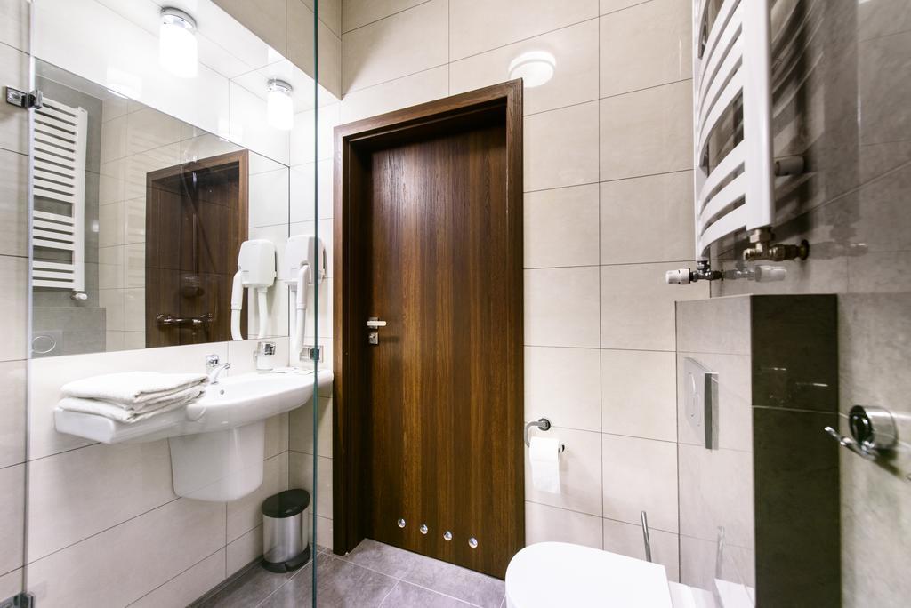 Hotel Nowy Dwor Trzebnica Esterno foto