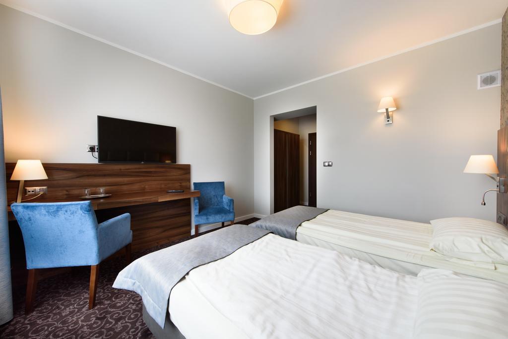 Hotel Nowy Dwor Trzebnica Esterno foto
