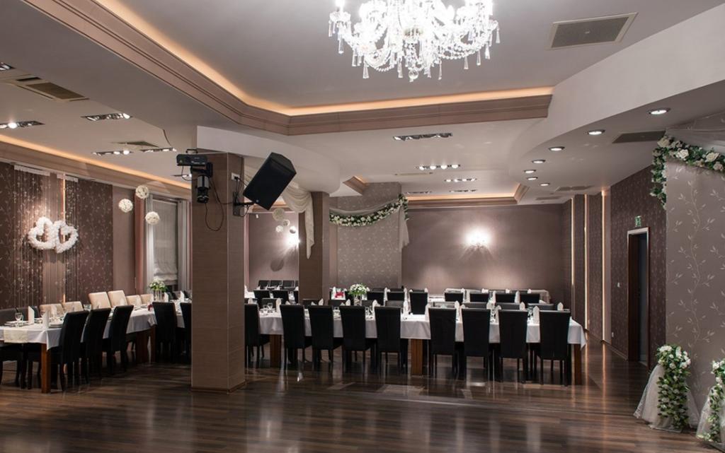 Hotel Nowy Dwor Trzebnica Esterno foto