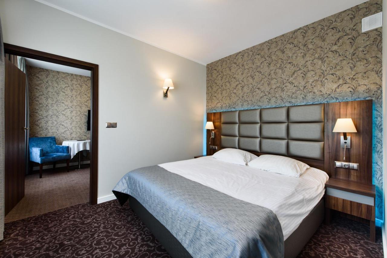 Hotel Nowy Dwor Trzebnica Esterno foto