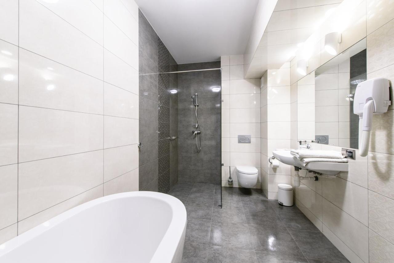 Hotel Nowy Dwor Trzebnica Esterno foto