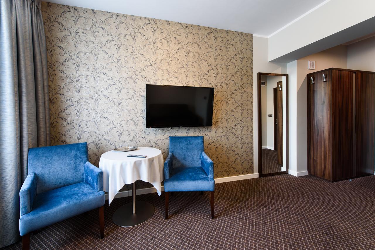 Hotel Nowy Dwor Trzebnica Esterno foto