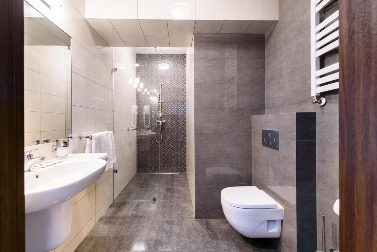 Hotel Nowy Dwor Trzebnica Esterno foto