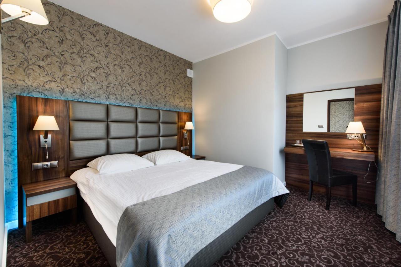Hotel Nowy Dwor Trzebnica Esterno foto