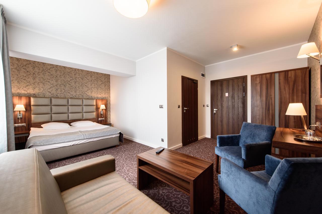 Hotel Nowy Dwor Trzebnica Esterno foto