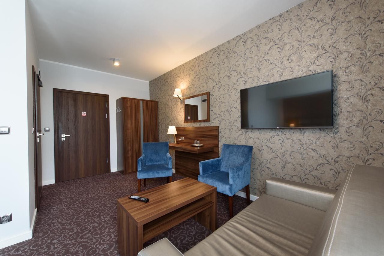 Hotel Nowy Dwor Trzebnica Esterno foto