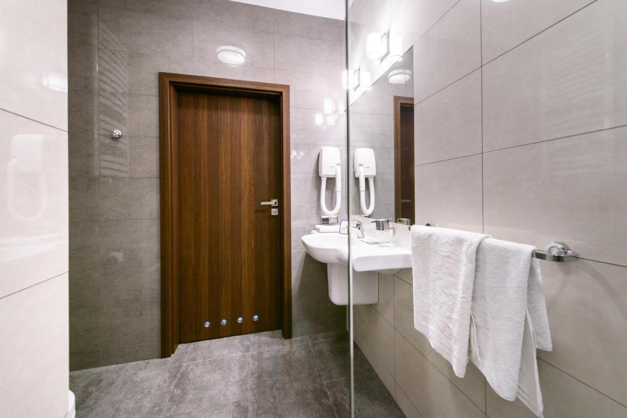 Hotel Nowy Dwor Trzebnica Esterno foto