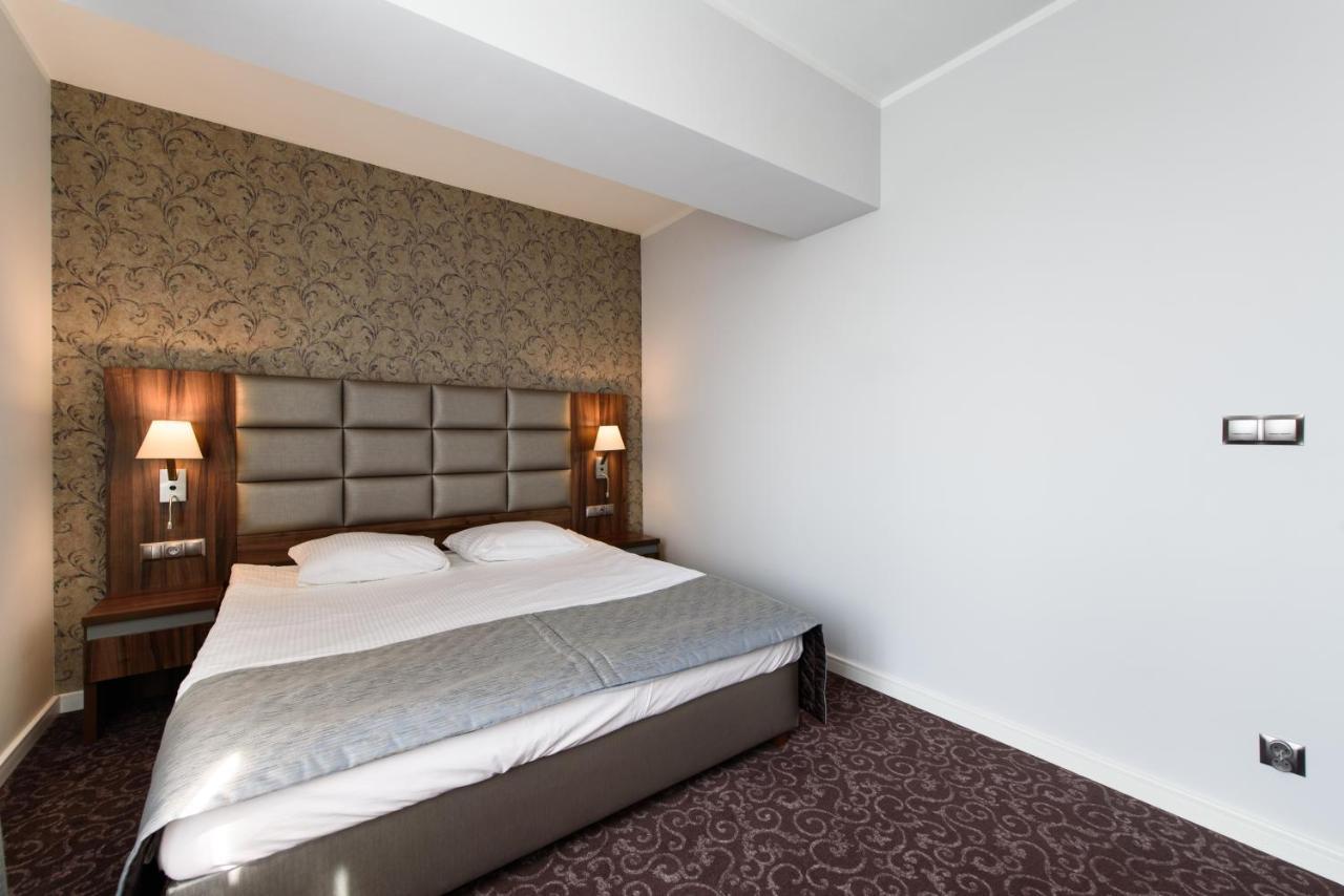 Hotel Nowy Dwor Trzebnica Esterno foto